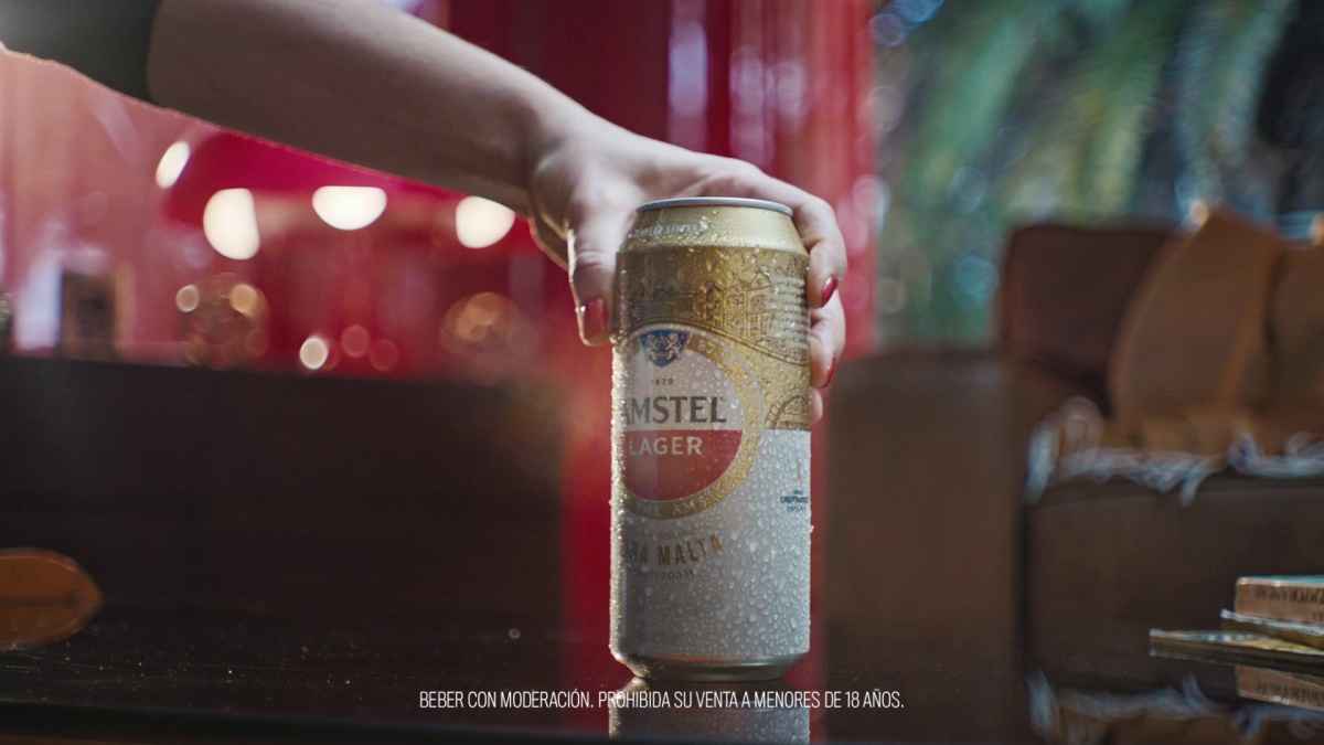 Portada de "Bienvenidos a la pura malta", la nueva campaña de Amstel