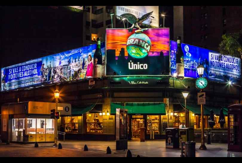 Portada de Fernet Branca instaló nuevo Billboard en el Bar La Biela