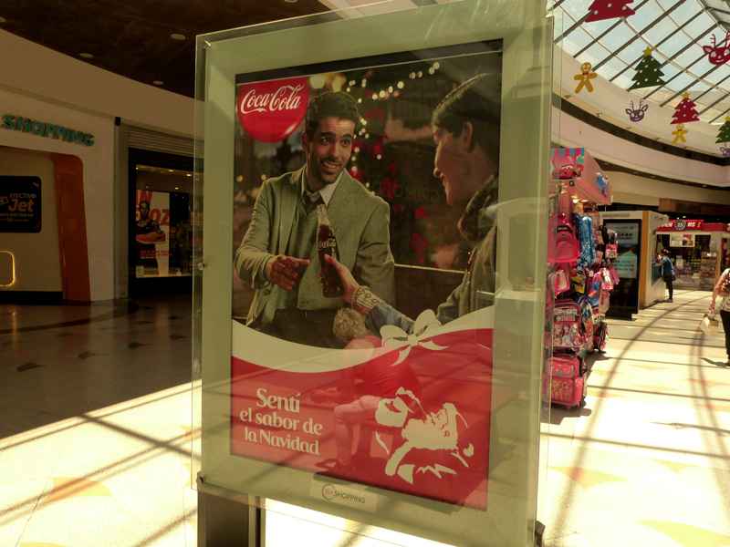Portada de Coca-Cola y su campaña de Navidad en el circuito de Vía Shopping