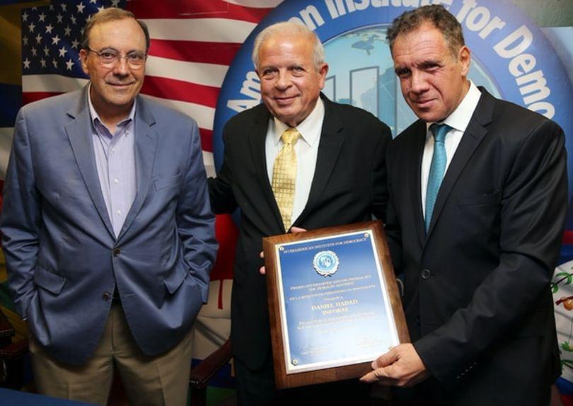 Portada de Infobae fue reconocido en Miami por su aporte a la innovación periodística