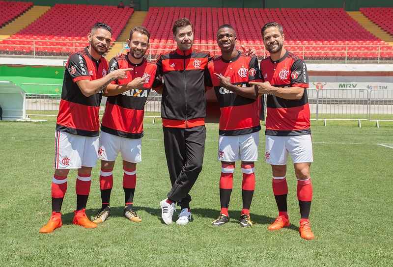 Portada de Jura: La nueva campaña online de Wix.com y Clube de Regatas do Flamengo 