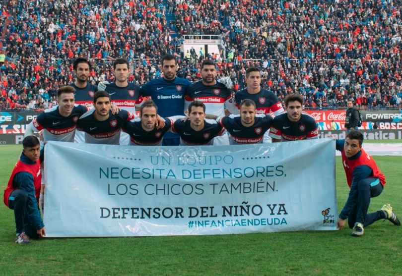 Portada de #InfanciaEnDeuda: el fútbol reclamó la designación del Defensor del Niño en los partidos del domingo